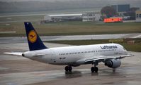 D-AIPF @ EDDH - Lufthansa´s DEGGENDORF on the way to take off - by Holger Zengler