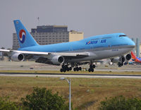 HL7494 @ KLAX - About to touchdown on rwy 24R. In the good old times when you could easily spot at some interesting spots in L.A. - by Philippe Bleus