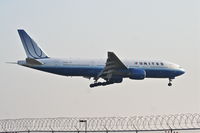 N774UA @ KORD - United Airlines Boeing 777-222, UAL907 from EDDM,  short final RWY 22R KORD. - by Mark Kalfas