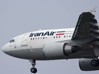 EP-IBK @ VIE - A 310-304 Iran Air - by P. Radosta - www.austrianwings.info