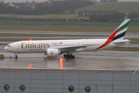 A6-EWJ @ VIE - Emirates Boeing 777-200 - by Thomas Ramgraber-VAP