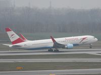 OE-LAZ @ VIE - Taking off RWY 29 bound for the USA - by P. Radosta - www.austrianwings.info