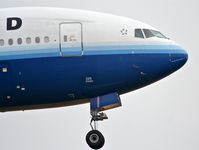 N775UA @ KORD - United Airlines Boeing 777-222 UAL941 arriving from EDDF (Frankfurt Int'l) on 22R. - by Mark Kalfas
