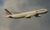 F-GLZM @ TNCM - Airfrance departing St Maarten for france - by SHEEP GANG