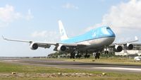 PH-BFG @ TNCM - KLM ph-bfg landing at St Maarten - by Daniel jef