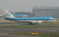 PH-BFW @ EHAM - The final B747-400 still in the 'old' KLM colour scheme. - by MikeP