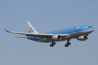 PH-AOE @ DFW - KLM landing at DFW