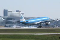 PH-AOE @ DFW - KLM landing at DFW