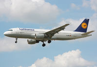 D-AIPX @ EGLL - Lufthansa - by vickersfour