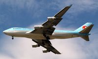HL7602 @ EGLL - Boeing 747-4B5ERF [34301] (Korean Air) Home~G 24/06/2006. On finals 27R Heathrow - by Ray Barber