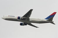 N174DZ @ KLAX - Delta Airlines Boeing 767-332, 25R departure KLAX. - by Mark Kalfas