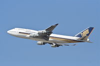 9V-SPQ @ KLAX - Singapore Boeing 747-412,  25R departure KLAX. - by Mark Kalfas