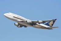9V-SPJ @ KLAX - Singapore Boeing 747-412,  25L departure KLAX. - by Mark Kalfas