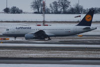 D-AIZB @ VIE - Lufthansa Airbus A320-214 - by Chris J