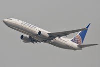N73256 @ KLAX - Continental Airlines Boeing 737-824, 25R departure KLAX. - by Mark Kalfas