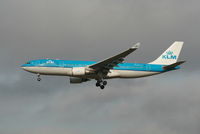 PH-AOA @ EBBR - Descending to RWY 25L - by Daniel Vanderauwera