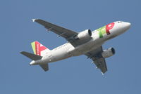 CS-TTD @ EBBR - Flight TP605 is taking off from RWY 07R - by Daniel Vanderauwera