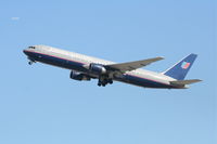 N675UA @ KLAX - United Airlines Boeing 767-322, UAL45 25R departure for PHOG. - by Mark Kalfas