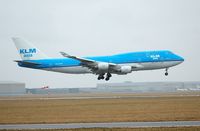 PH-BFM @ EHAM - 747 landing in the rain - by Jan Lefers
