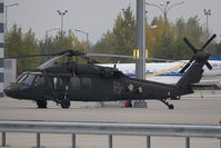 85-24438 @ LOWW - US Army-Sikorsky Black Hawk - by Andy Graf-VAP