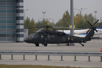 85-24438 @ LOWW - US Army-Sikorsky Black Hawk
