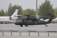 00-26850 @ LOWW - US Army-Sikorsky Black Hawk