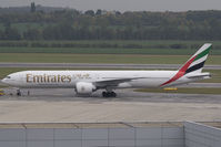 A6-ECT @ LOWW - Emirates 777-300