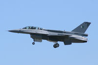 10804 @ NFW - Pakistani Air Force F-16D landing during flight test at NAS Fort Worth (Carswell Field)