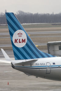 PH-BXA @ LOWW - KLM 737-800 - by Andy Graf-VAP