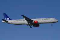 OY-KBB @ EKCH - Scandinavian Airlines A321
