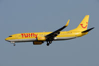 D-AHFT @ GCRR - Yellow TUI B737 at Arrecife , Lanzarote in March 2010 - by Terry Fletcher
