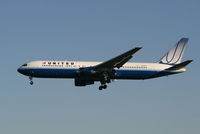 N646UA @ EBBR - Arrival of flight UA972 to RWY 25L - by Daniel Vanderauwera