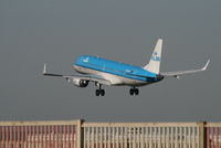PH-EZP @ EBBR - Several seconds before landing on RWY 25L - by Daniel Vanderauwera