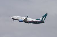 N173AT @ KLAX - Boeing 737-700