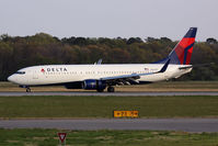 N3737C @ ORF - Delta AirLines N3737C (FLT DAL1238) rolling out on RWY 5 after arrival from Hartsfield-Jackson Atlanta Int'l (KATL). - by Dean Heald