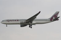 A7-AEM @ LOWW - Qatar Airways A330-300