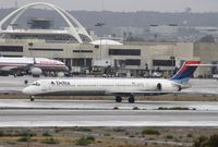 N906DA @ KLAX - MD-90-30 - by Mark Pasqualino