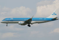 PH-EZE @ VIE - KLM cityhopper Embraer ERJ-190-100STD - by Joker767