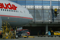 OE-LPA @ LOWW - Lauda Air 777-200 - by Andy Graf-VAP