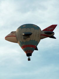 G-OVAA @ WARS - Jumbo flying through a balloon - by ghans