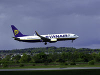 EI-DAK @ EGPH - Ryanair 3YD On finals for runway 06 - by Mike stanners
