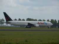 PH-MCV @ EHAM - On lease to Arkefly - by ghans