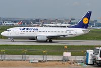 D-ABXO @ EDDF - Lufthansa heading for tha far r/w with early morning traffic in the background - by Robert Kearney