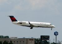 N8698A @ SHV - Landing at Shreveport Regional. Looks like new paint. - by paulp