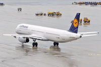 D-AISZ @ LOWW - Lufthansa - by Artur Bado?