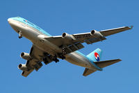 HL7493 @ EGLL - Boeing 747-4B5 [26398] (Korean Air) Home~G 08/09/2009. Seen arriving 27R 3 miles out. - by Ray Barber
