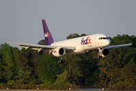 N917FD @ ORF - FedEx Kirby N917FD (FLT FDX307) from Memphis Int'l (KMEM) landing RWY 23. - by Dean Heald