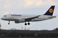 D-AILX @ EDDL - Lufthansa, Airbus A319-114, CN: 860, Aircraft Name: Fellbach - by Air-Micha