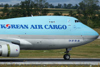HL7499 @ LOWW - Korean Air Cargo - by Jan Ittensammer