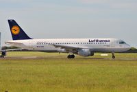 D-AIQB @ EIDW - Lufthansa rolling on r/w 10 - by Robert Kearney